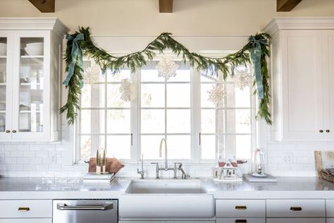 Bay Window Christmas, Bay Window Christmas Decor, Window Christmas Decor, House Of Jade Interiors, Kitchen Bay Window, Cozy Christmas Decor, Paper Snowflake, Christmas Window Decorations, Christmas Bedding