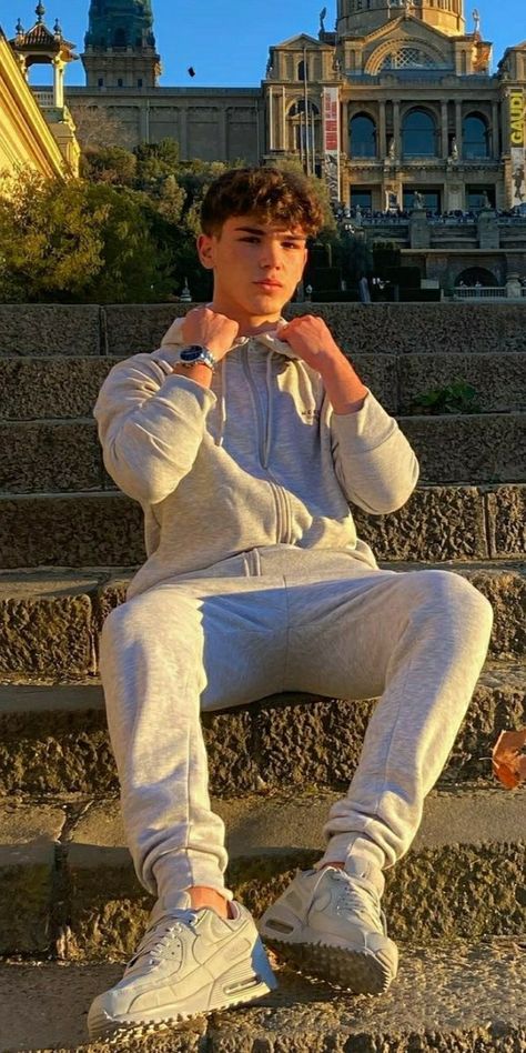 Air Force 1 White Outfit, White Outfit Men, Nike Air Max 90 Mens, Nike Air Force 1 White, Guys Fashion Casual, Air Force 1 White, Guys Fashion, White Guys, Grey Sweats