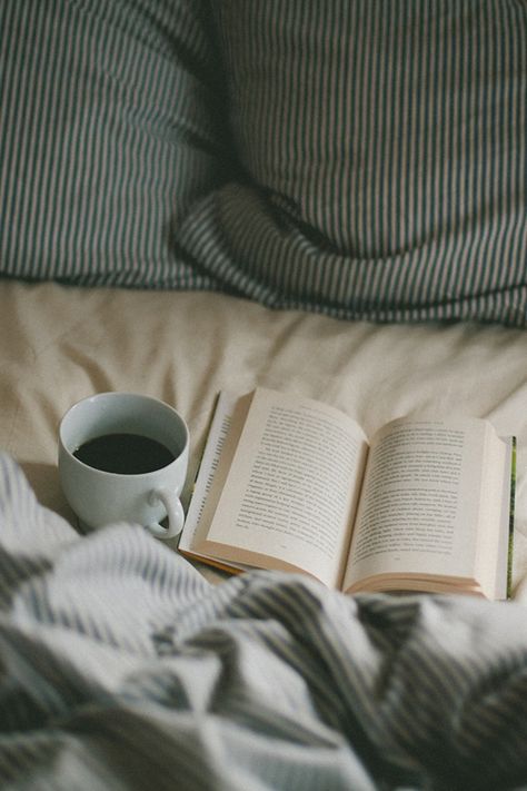 Coffee, bed, and a good book. Quotes Literature, Tea And Books, Gabriel Garcia Marquez, Trik Fotografi, Coffee And Books, I Love Books, Inspirational Books, Photo Instagram, Book Photography