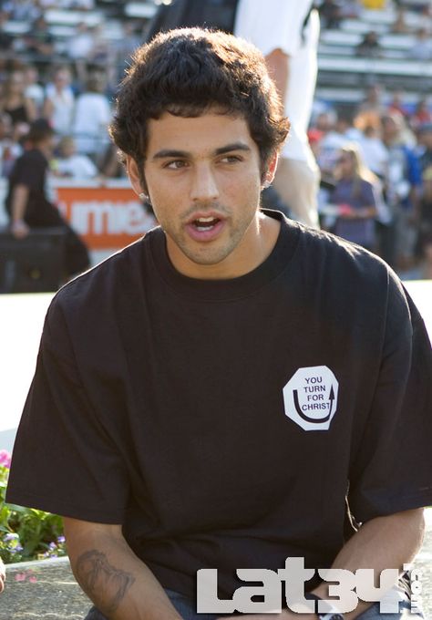 Paul Rodriguez Skate Kitchen, Street Dreams, Paul Rodriguez, Skater Boys, Skate Style, Jean Michel, Sports Stars, Only Girl, Cute Family