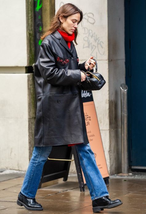 Alexa Chung Style 2024, Alexa Chung Style Winter, Alexa Chung Street Style, Alexa Chung Style, Casual Outfit Inspiration, Autumn Fits, November 23, Autumn Vibes, Alexa Chung