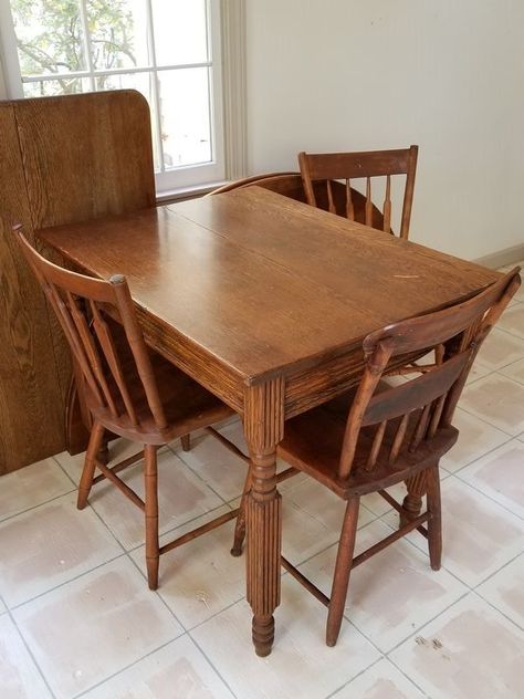 Table Industrial Design, Old Style Kitchen, Vintage Dining Room Table, Wood Dining Room Table, Wooden Table And Chairs, 70s Home, Wood Dining Room, Wood Chairs, Dining Table And Chairs