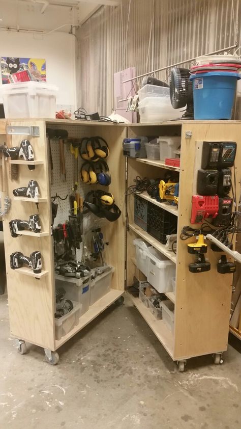 Small Woodworking Shop Ideas, Easy Garage Storage, Tool Storage Cabinets, Power Tool Storage, Workbench Plans Diy, Garage Storage Shelves, Garage Tool Storage, Wood Crafting, Woodworking Storage