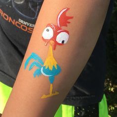 1 Likes, 3 Comments - Codie Scott (@tiny_art_face_painting) on Instagram: “Hey hey there crazy chicken” Kids Face Painting Easy, Disney Face Painting, Bodysuit Tattoos, Painted Rock Ideas, Cheek Art, Face Painting Ideas, Arm Painting, Skin Paint, Leg Painting