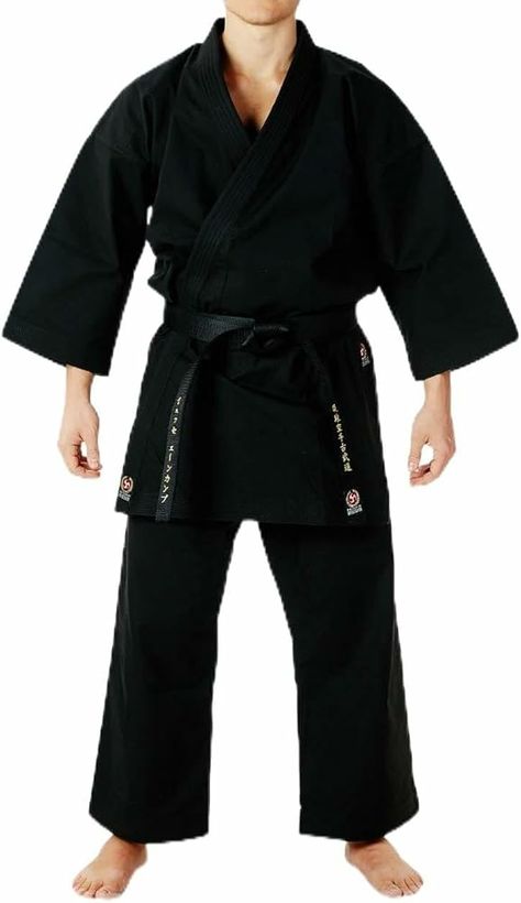 Uniform Men, Karate Gi, Martial Arts Styles, Wing Chun, Men In Uniform, Athletic Outfits, Karate, Martial Arts, White Color