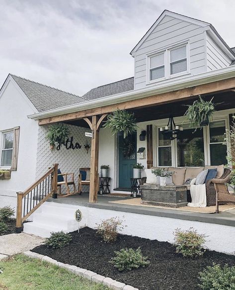 Rustic Farmhouse Exterior, House Front Porch, Front Porch Design, Farmhouse Landscaping, Farmhouse Porch, Beautiful Farm, Front Steps, Front Porch Decorating, Up House