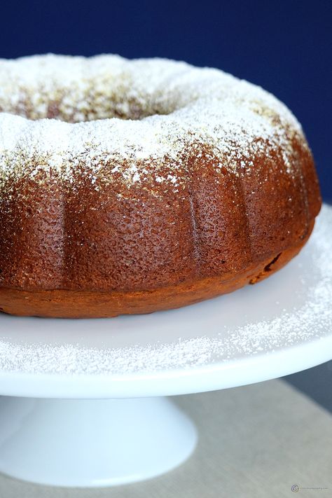 eggless mango bundt cake Cinnamon Bundt Cake, Cake With Sour Cream, Pumpkin Butterscotch, Hot Milk Cake, Vanilla Bourbon, Bourbon Glaze, Pumpkin Bundt Cake, Torte Cupcake, Bundt Cake Pan