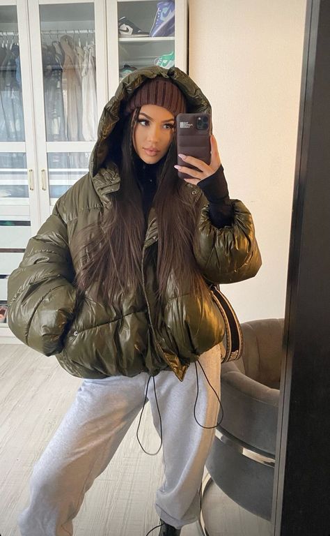 Daisy Wolanski, Mode Zara, College Fits, Puffer Jacket Women, Cute Fit, Streetwear Fashion Women, Winter Fits, Edgy Outfits, Winter Fashion Outfits