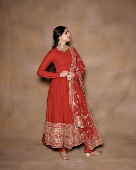 Sonam A Kapoor (@sonamkapoor) • Instagram photos and videos Anarkali Suits With Laces, Sabyasachi Dresses Anarkali, Sonam Kapoor Anarkali, Sabyasachi Red Suit, Sabyasachi Dresses Salwar Suits, Red Anarkali Suits Sabyasachi, Sabyasachi Collection Suits, Sonam Kapoor Indian Outfits, Sabyasachi Anarkali Suits