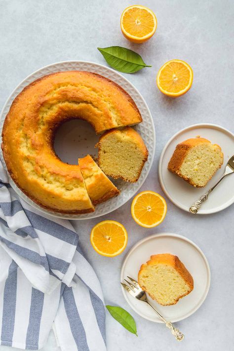 This orange juice cake is bursting with citrus scent and flavor! It's a one bowl bundt cake that is so easy to make. #orangecake #orangejuicecake #bundtcake Easy Orange Juice Cake, Orange Desserts Easy, Orange Juice Cake, Candied Orange Slices, Orange Dessert, Orange Cake Recipe, Light Cakes, Cake Photography, Dessert Options