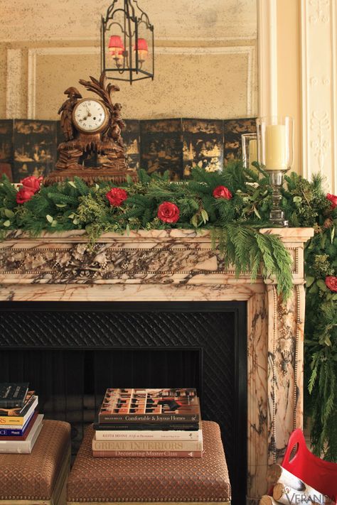 INTERIOR DESIGN BY ALESSANDRA BRANCA - Veranda.com Rose Christmas Decor, Christmas Decorations Red, Winter Floral Arrangements, Elegant Table Settings, Christmas Mantel Decorations, Fun Christmas Decorations, Have Inspiration, Christmas Time Is Here, Christmas Mantels