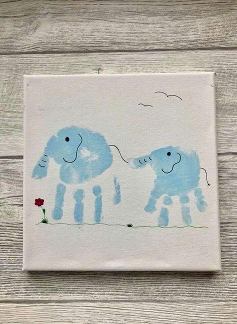 Joululahjat Diy, Hand Print Art, Perlengkapan Bayi Diy, Aktiviti Kanak-kanak, Baby Art Projects, Toddler Arts And Crafts, Footprint Art, Handprint Crafts, Aktivitas Montessori