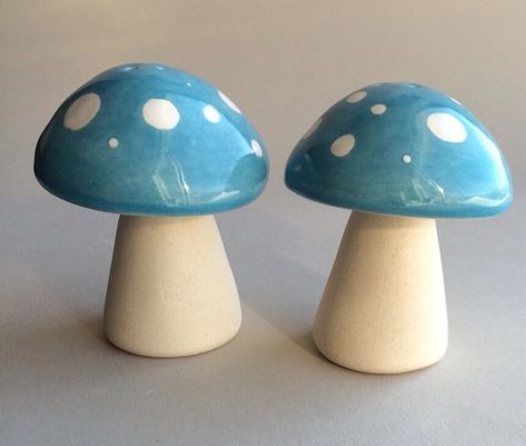 Ceramic Mushrooms, Red And White Mushroom, Ceramic Cafe, Mushroom Decor, Pottery Crafts, The Mushroom, Clay Art Projects, Ceramics Ideas Pottery, Salt And Pepper Set