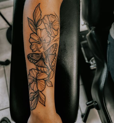 Beautiful lunar moth and flower tattoo Moth Flowers Tattoo, Moth With Flowers Tattoo, Moth And Flower Tattoo, Lunar Moth Tattoo, Hibiscus Tattoo, Lunar Moth, Moth Tattoo, Flowers Tattoo, Luna Moth