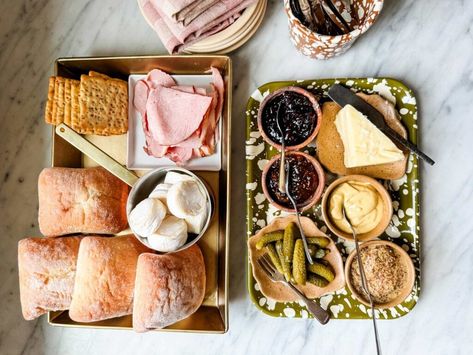 Savory Smores Ideas, Brie Smores, Savory Smores Campfire, Savoury Smores, Savory Smores Board, Savory Smores Cheese, Cheese Smores, Savory Smores, Smores Variations