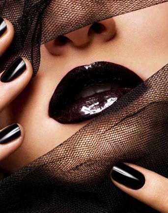 black lips Mode Editorials, Smink Inspiration, Black Nail Polish, Kissable Lips, Black Lips, Make Up Inspiration, Hot Lips, Black Nail, Lip Service