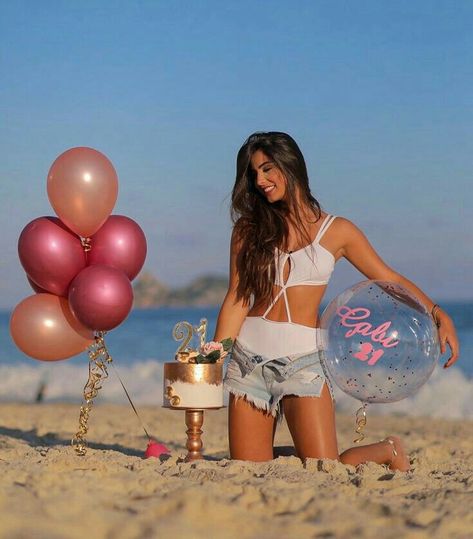 Debut Photoshoot, Beach Birthday Party, 21st Birthday Photoshoot, Cute Birthday Pictures, Shotting Photo, Diy Vetement, Indian Photoshoot, Beach Pictures Poses, Beach Photography Poses