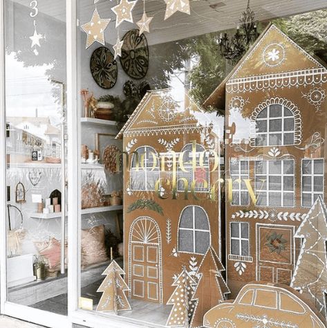 Christmas Window Display Ideas, Christmas Store Displays, Christmas Shop Displays, Winter Window Display, Boutique Window Displays, Window Display Ideas, Christmas Shop Window, Store Front Windows, Holiday Window Display