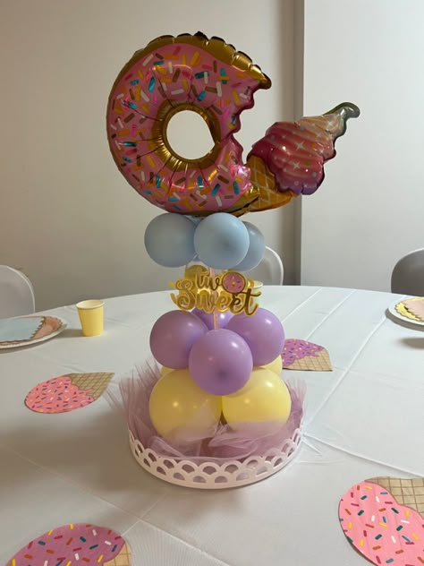 Four Ever Sweet Centerpieces, Sweet One First Birthday Balloon Arch, Sweet One Party Decorations, Two Sweet Table Decor, Two Sweet Centerpiece Ideas, Sweet One Table Centerpieces, Two Sweet Centerpieces, Sweet One First Birthday Centerpieces, Sweet One Centerpieces