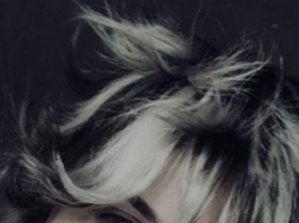 wriothesley genshin aesthetic black hair white highlights guy aes Black Hair White Highlights, Hair White Highlights, Wriothesley Aesthetic, Pretty References, Grey Hair Boy, Aesthetic Black Hair, White Streak In Hair, Zombie Oc, Wriothesley Genshin