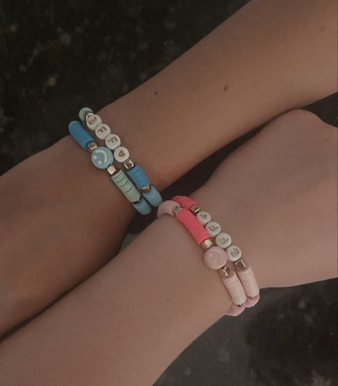 Clay Bead Bracelet Ideas Love, Clay Bead Best Friend Ideas, Friendship Beaded Necklaces, Clay Bead Bracelet Friendship, Clay Bead Bestie Bracelet Ideas, Clay Bead Bracelet Ideas Bsf, Cute Bff Clay Bead Bracelets, Cute Matching Bead Bracelets, Bff Bracelets For 4