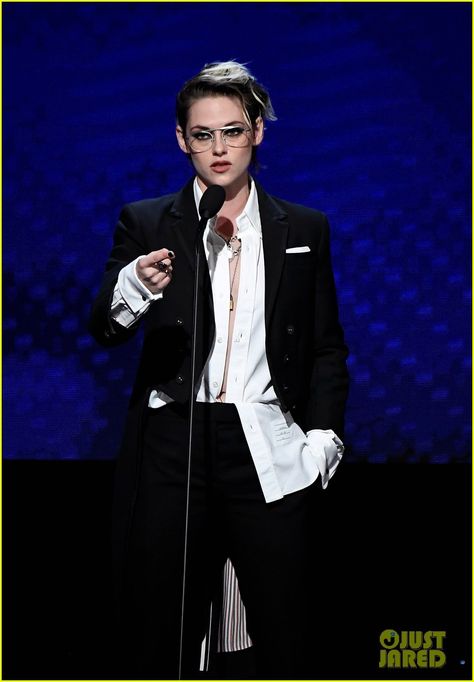 Christine Stewart, Kristen Stewart Hair, Masc Women, Androgynous Models, Kristin Stewart, Masc Outfits, Kristen Stewart Style, Woman Suit Fashion, Career Dress