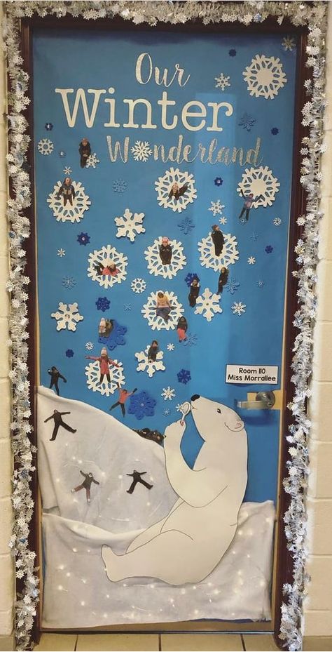 Polar Bear Christmas Door Decorations, Snowman Themed Classroom Door, Classroom Door January, Frosty The Snowman Decorations Diy, Hanging Crafts For Kids Classroom, Winter Theme Doors For School, Winter Door Classroom, Christmas Board Decoration Ideas For School, January Door Ideas For Classroom