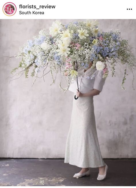 Hanging Flowers Wedding, Asian Wedding Decor, Florist Studio, Floral Umbrellas, Fancy Flowers, Spring Photoshoot, Flower Photoshoot, Wedding Backdrop Design, Flower Installation