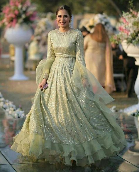 Pakistani Lehenga, Lehnga Dress, Lengha Choli, Lehenga Wedding, Pakistani Wedding Outfits, Indian Wedding Wear, Ghagra Choli, Designer Lehenga, Party Wear Lehenga