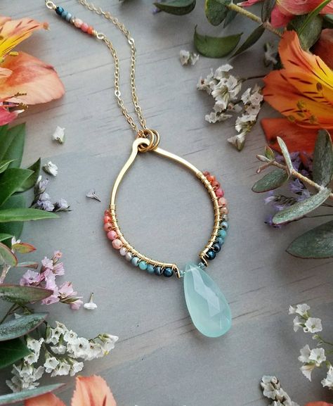 Boho Jewellery Necklaces, Homemade Necklaces, Chalcedony Necklace, Aqua Chalcedony, Homemade Jewelry, Precious Jewelry, Style Boho, Boho Necklace, Jewelry Making Beads