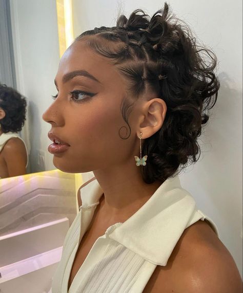 Styles For Ear Length Hair, Very Curly Short Hairstyles, Space Buns Pixie Hair, Locs Hairstyles For Women Curly Ends, Crown Braid Curly Hair Natural Curls, Short Hair With Skunk Stripe, Hairstyles For Short 4b/4c Hair, Dominican Republic Hairstyles, Braid Hairstyles For Short Curly Hair