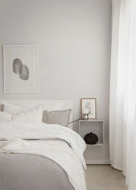 Light Grey Bedding, Floor Bedroom Ideas, Light Gray Bedroom, Grey And White Bedding, Bed Aesthetic, Gray Bedroom Walls, Grey Bed Frame, Minimalist Bedroom Design, Light Grey Walls