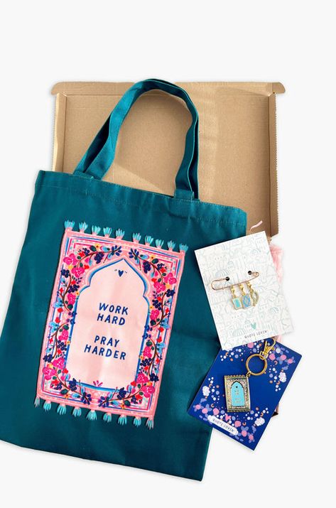 Eid Hampers, Canvas Bag Design, Eid Crafts, Eid Cards, Diy Gift Set, Ramadan Crafts, Prayer Mat, Eid Gift, Ramadan Gifts