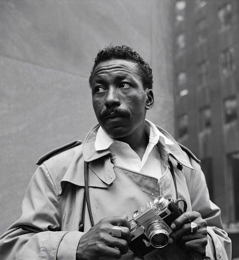 Renaud Gallet on Instagram: “LEGEND // Gordon Parks (1912-2006) 🇺🇸 @gordonparksfoundation . . . #photographer #oldcamera #filmcamera #vintagecamera #camera #cameras…” Gordon Parks Photography, Walrus Mustache, Living In Brazil, Gordon Parks, American Gothic, Park Photography, Photo Club, Black Pipe, Old Camera