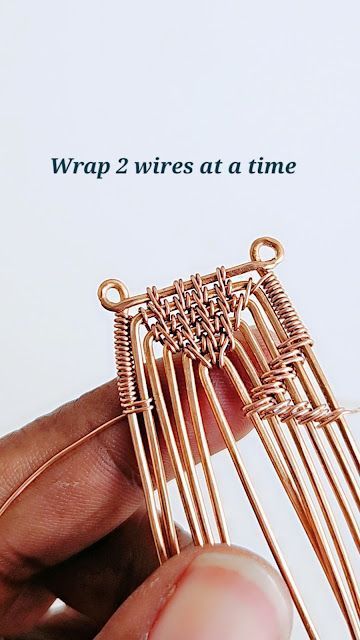 Diy Wire Jewelry Tutorials Free Pattern, Wire Weaving Patterns, Diy Art Work, Copper Jewelry Diy, Wire Weaving Techniques, Weave Jewelry, Copper Wire Crafts, Wire Wrapping Tutorials, Wire Weaving Tutorial