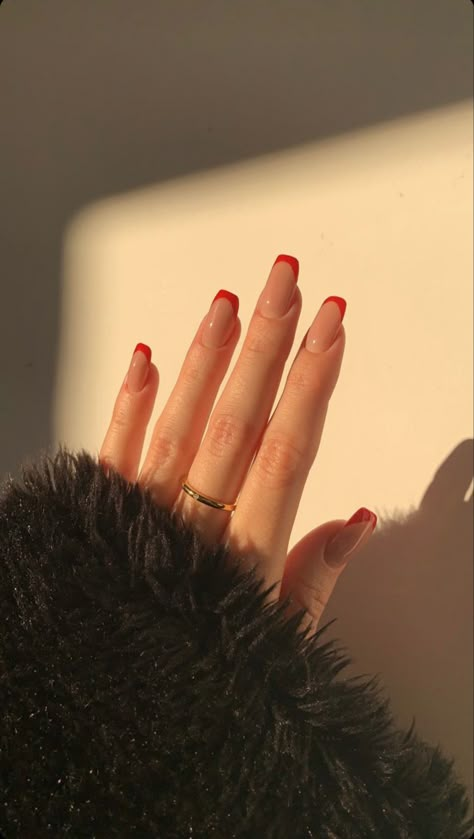 Red And Golden Nail Art, Pretty Red Aesthetic, Basic Red Nails, Nail Art Aesthetic Red, Red And Golden Nails, Red Formal Nails, Red Natural Nails, Red Nails Autumn, Simple Prom Nails