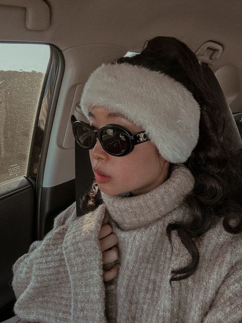 White Fur Headband Outfit, Jacquemus Headband, Winter Headbands Outfit, Fur Headband Outfit, Winter Headband Outfit, White Fur Headband, Georgia Trip, Celine Eyewear, Cream Outfit