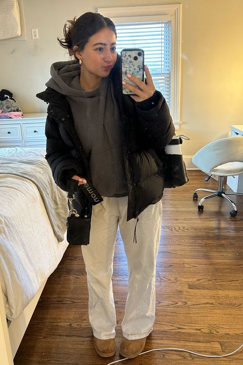 Winter Casual Comfy Outfits, Cute College Winter Outfits, Demetra Winter Outfits, Softstreme Pants Outfit, Senior Year Outfit Ideas, Comfy Outfits Lazy School, Demetradias Fall Outfits, Lazy Day Outfits Fall, Demetradias Summer Outfits