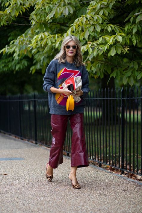 Lfw Street Style, Manrepeller Style, London Fashion Street Style, Colorful Street Style, Lederhosen Outfit, Red Leather Pants, Stylish Street Style, London Fashion Week Street Style, London Fashion Weeks