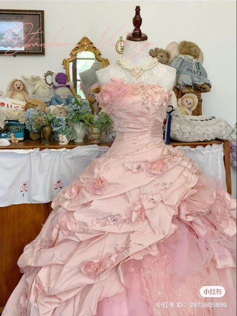 Massive Dresses, Quinceñera Dresses Pink, Debut Dresses Filipino, Big Pink Dress, Quinceanera Dresses Gold, Debut Dresses, Dream Prom Dress, Quinceñera Dresses, Quinceanera Dresses Pink