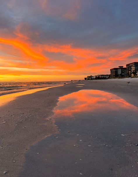 Beach Sunset Florida, Vacation Aesthetic Florida, Marco Island Florida Aesthetic, Tampa Florida Beaches, Fort Myers Florida Aesthetic, Beach Aesthetic Florida, Clearwater Florida Aesthetic, Golden Beach Aesthetic, Sarasota Aesthetic