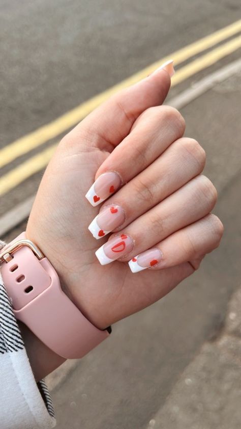 Valentines Nail Ideas With Initial, Nails With Hearts And Initials, Valentines Day Nails With Letter, Acrylic Nails With Initial And Heart, Initial Nails Valentines Day, Valentine Nails With Initials, Valentines Nails Initials, Nails With Initials Short, French Tip Nails With Letter