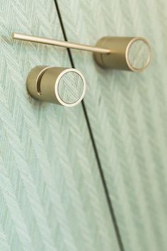 Inspire yourself wit ➨ Mein Blog Door Handle Diy, Door Handle Design, Joinery Details, Design Blogs, Furniture Handles, Furniture Details, Diy Door, Furniture Inspiration, Interior Design Trends