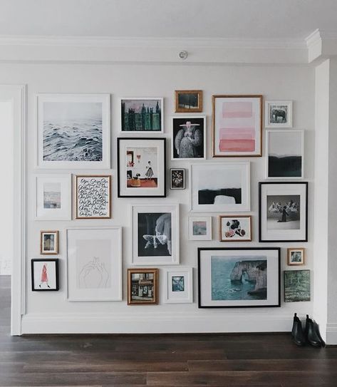 // g a l l e r y w a l l Hallway Pictures, Perfect Gallery Wall, Gallery Wall Inspiration, Gallery Wall Living Room, Lounge Ideas, Creative Walls, Flat Ideas, Minimal Classic, Gallery Wall Decor