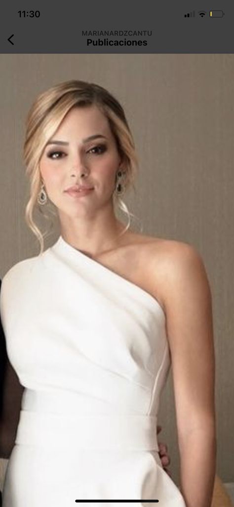 Dresses On Short Women, Hairdos For One Shoulder Dress, Bridesmaid Hairstyle One Shoulder Dress, Hairstyle Off Shoulder Dress, Bridesmaid Hair Updo Front View, Updos For One Shoulder Dresses, Off Shoulder Dress Hairstyle Formal, Strapless Dress Hairstyles Short Hair, One Shoulder Hairstyles Bridesmaid