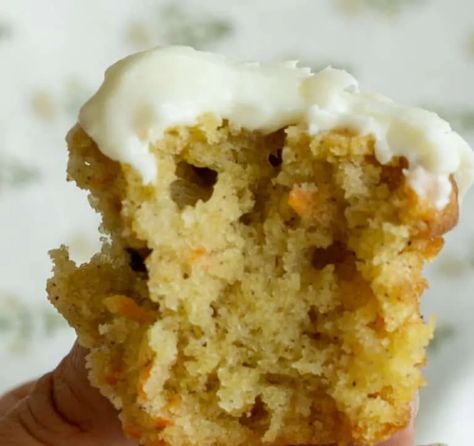 Sourdough Carrot Cupcakes with Cream Cheese Frosting - Heart's Content Farmhouse Carrot Cupcakes Recipe, Muffins With Apples, Carrot Cupcake Recipe, King Arthur Flour Recipes, Sourdough Muffins, Blueberry Crumb Cake, Recipe With Cream Cheese, Sourdough Pizza Crust, Discard Recipe