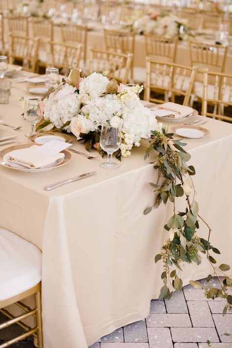 Beige wedding table cloth Wedding Reception Table Linens, Cream Wedding Colors, Neutral Wedding Inspiration, Ben Jones, Mexican Themed Weddings, Neutral Wedding Colors, Wedding Table Linens, Wedding Tablecloths, Beige Wedding