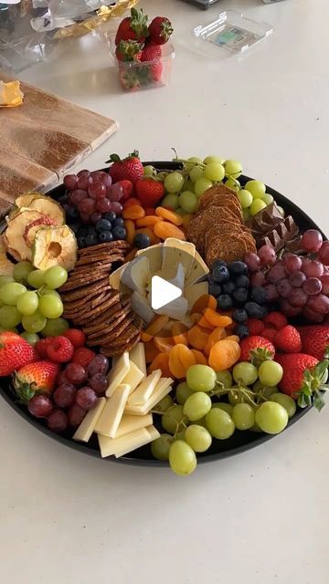 Healthy Recipes🥗🌱🍏 on Instagram: "Follow 👉@bodysmartfitness for the best fitness, nutrition and mindset tips
.
✅ Eat or ❌ Pass?
 
👉 Tag someone to enjoy this with!
 
🍇 Epic fruit, cheese and cracker platter!
 
Post by 📸 @sonny_loves_charlie
 
#fruit #crackers #snacks #nutrition" Cheese And Crackers Display, Cheese And Cracker Tray Ideas, Cheese Cracker Platter, Cheese And Fruit Platter, Fruit And Cheese Platter, Cracker Platter, Fruit Crackers, Cheese And Cracker Platter, Cheese And Cracker Tray