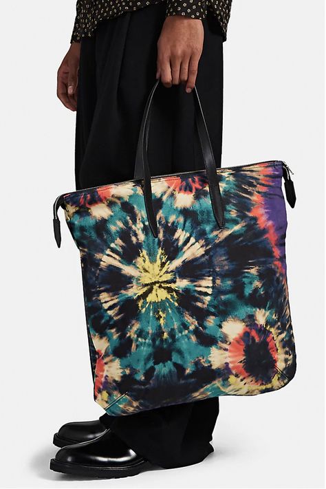 Dries Van Noten FW19 Tie-Dye Tote Bags | HYPEBEAST Tie Dye Bags, Tie Dye Crafts, Tie Dye Fashion, African Print Dress Designs, Simple Gift Wrapping, Batik Design, Tie Dye Colors, Nylon Tote Bags, Colorful Bags