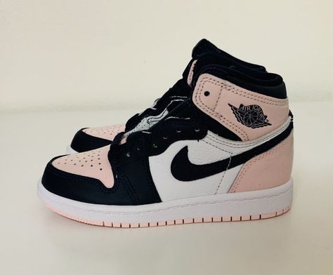 Nike Shoes Pictures, Cool Nike Shoes Women Sneakers, Nike Jordan Air 2, Nike Shoes Jordans Air Force High Tops, Nike Jordan Shoes Women, Cool Air Jordans, Pink Nike Shoes High Top, Cute Shoes Nike Jordans, Shoes Sneakers Jordans Women